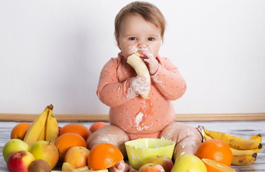 Cho bé ăn hoa quả phù hợp với thể chất